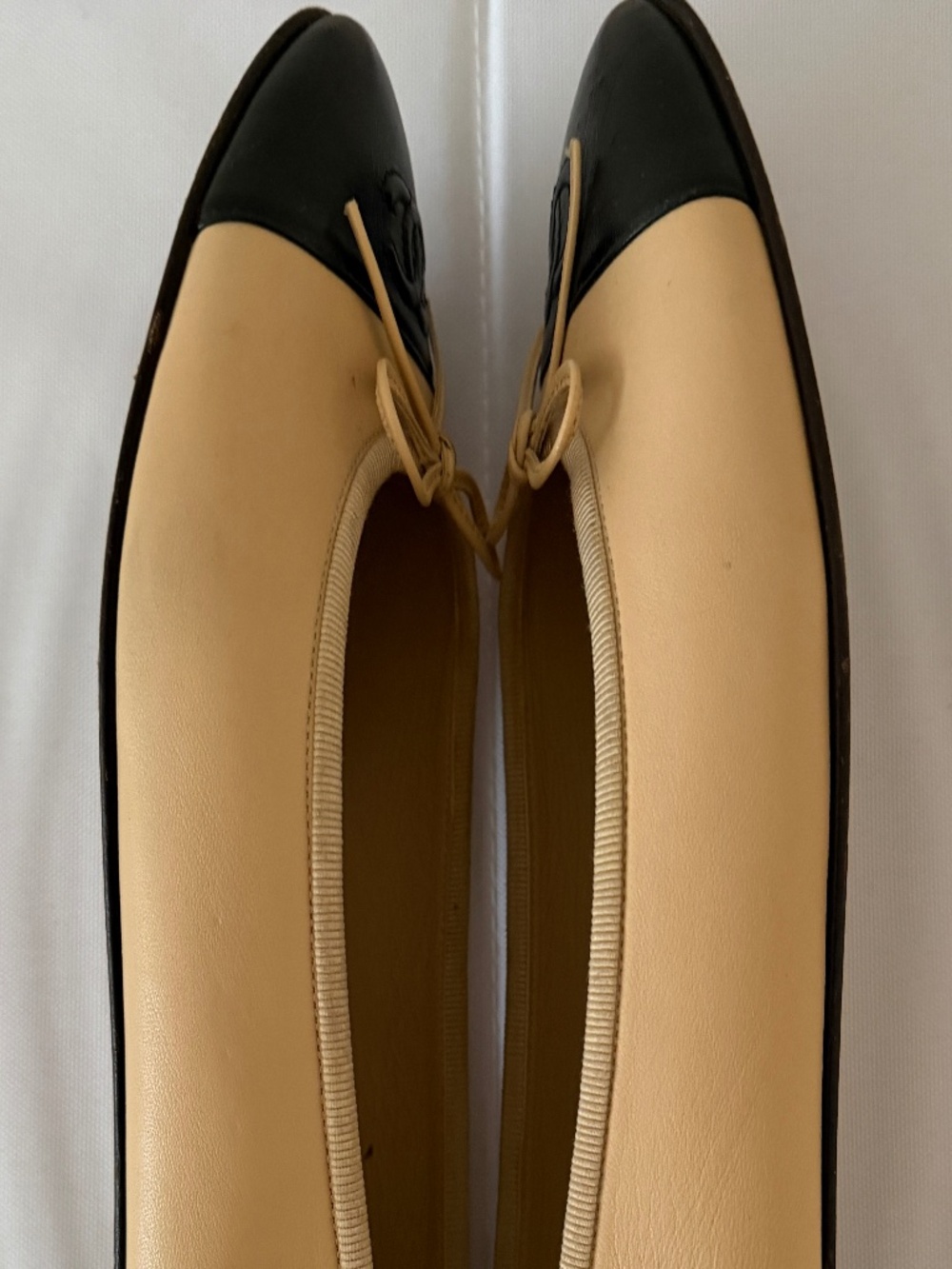 Authentic Chanel Ballet Flats Bow Lambskin Beige Black EU 39.5 / US 8.5 - Picture 4 of 10